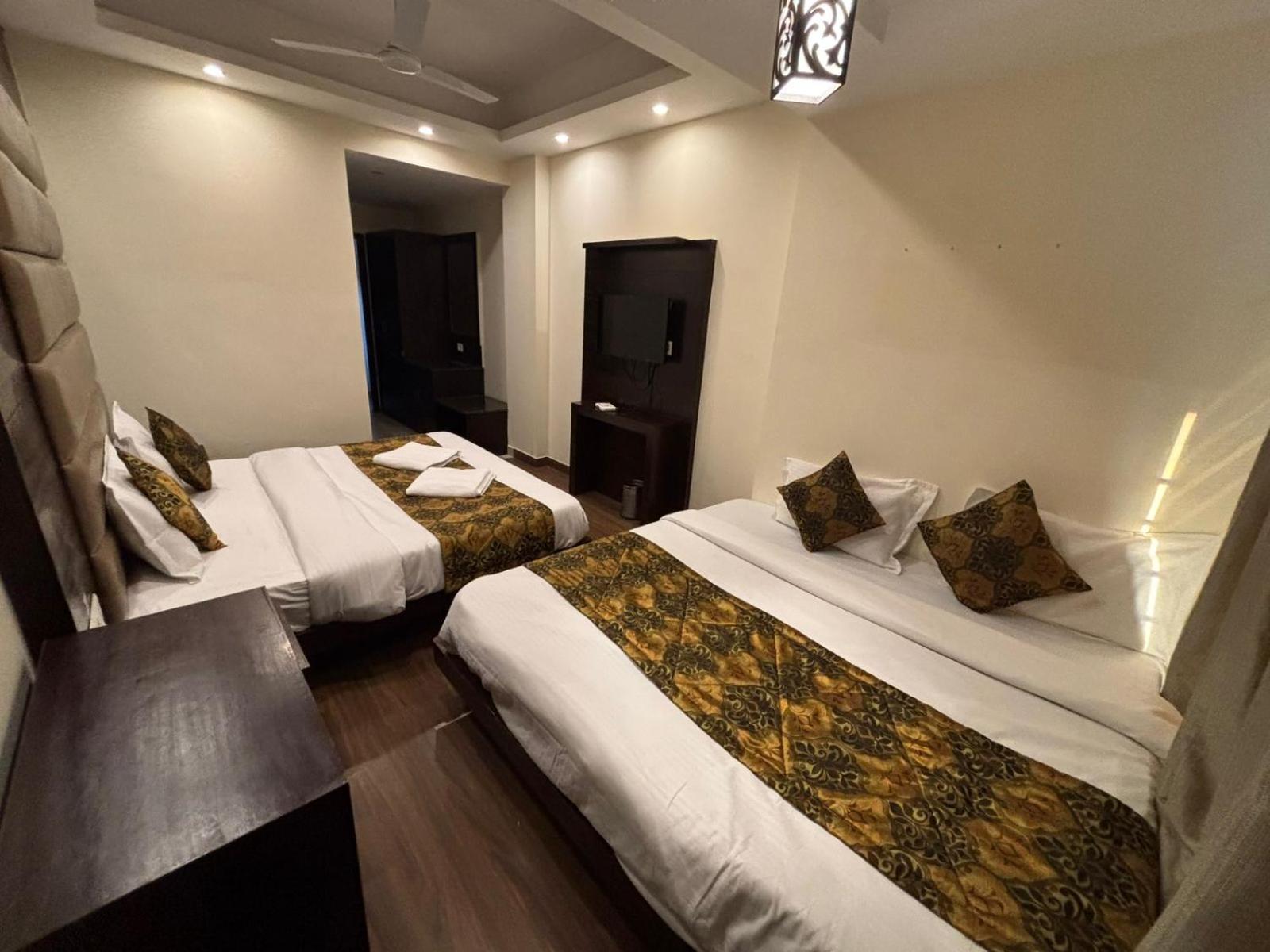The Bunkk Inn Hotel & Restaurant Массури Экстерьер фото