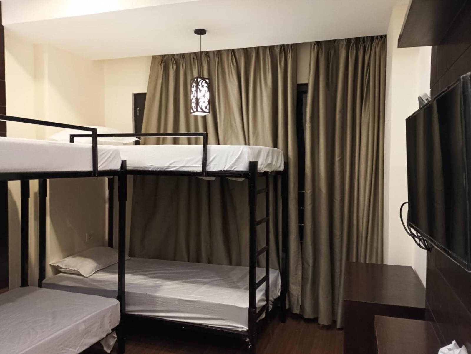 The Bunkk Inn Hotel & Restaurant Массури Экстерьер фото